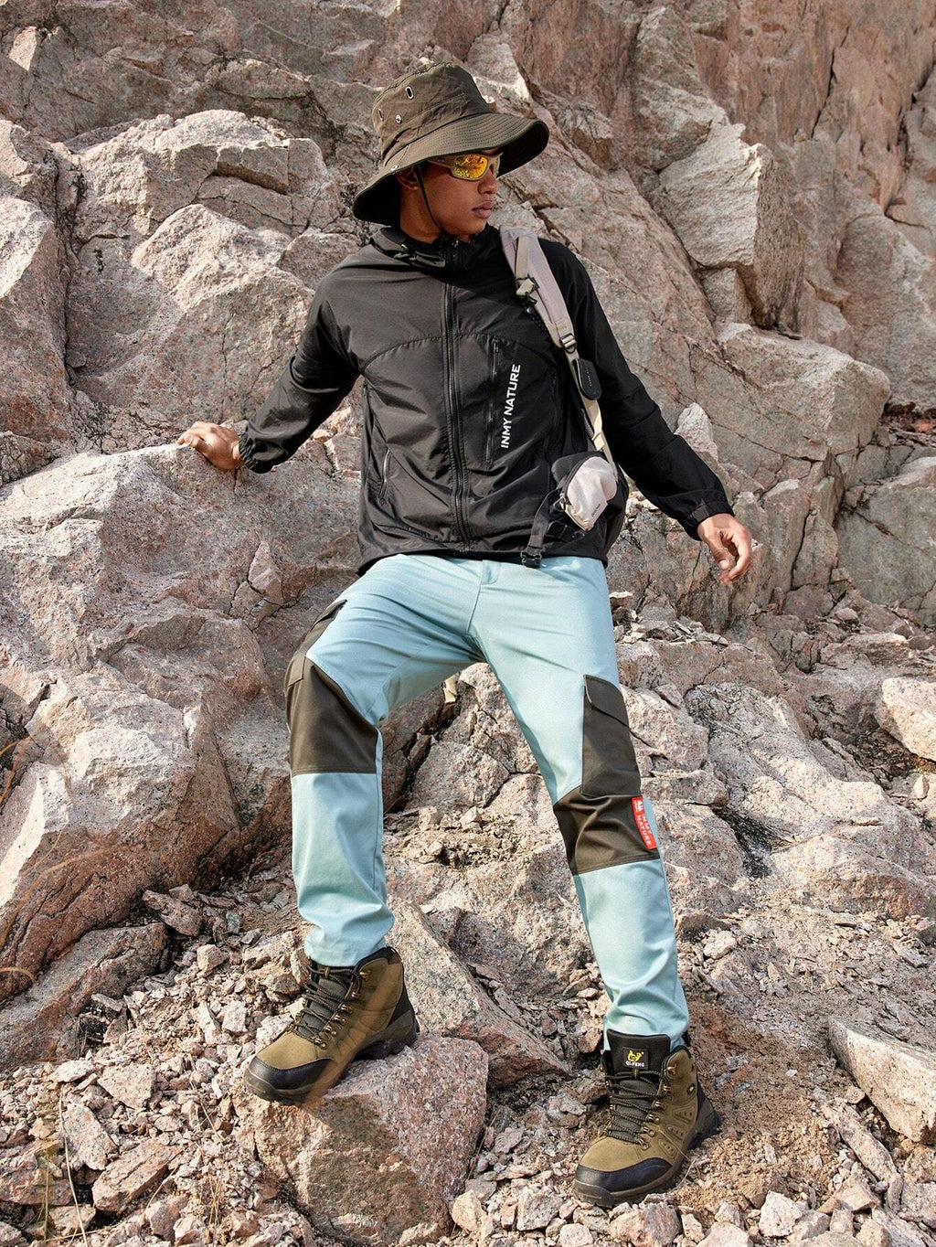 Chaqueta Outdoor. Corta viento Hombre con Capucha.