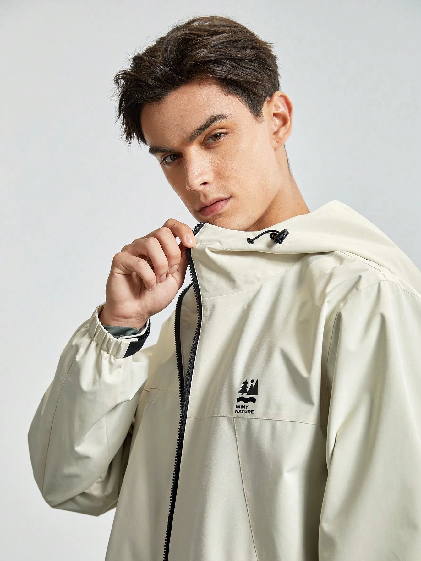 Chaqueta Outdoor Deportiva Hombre con Capucha Beige