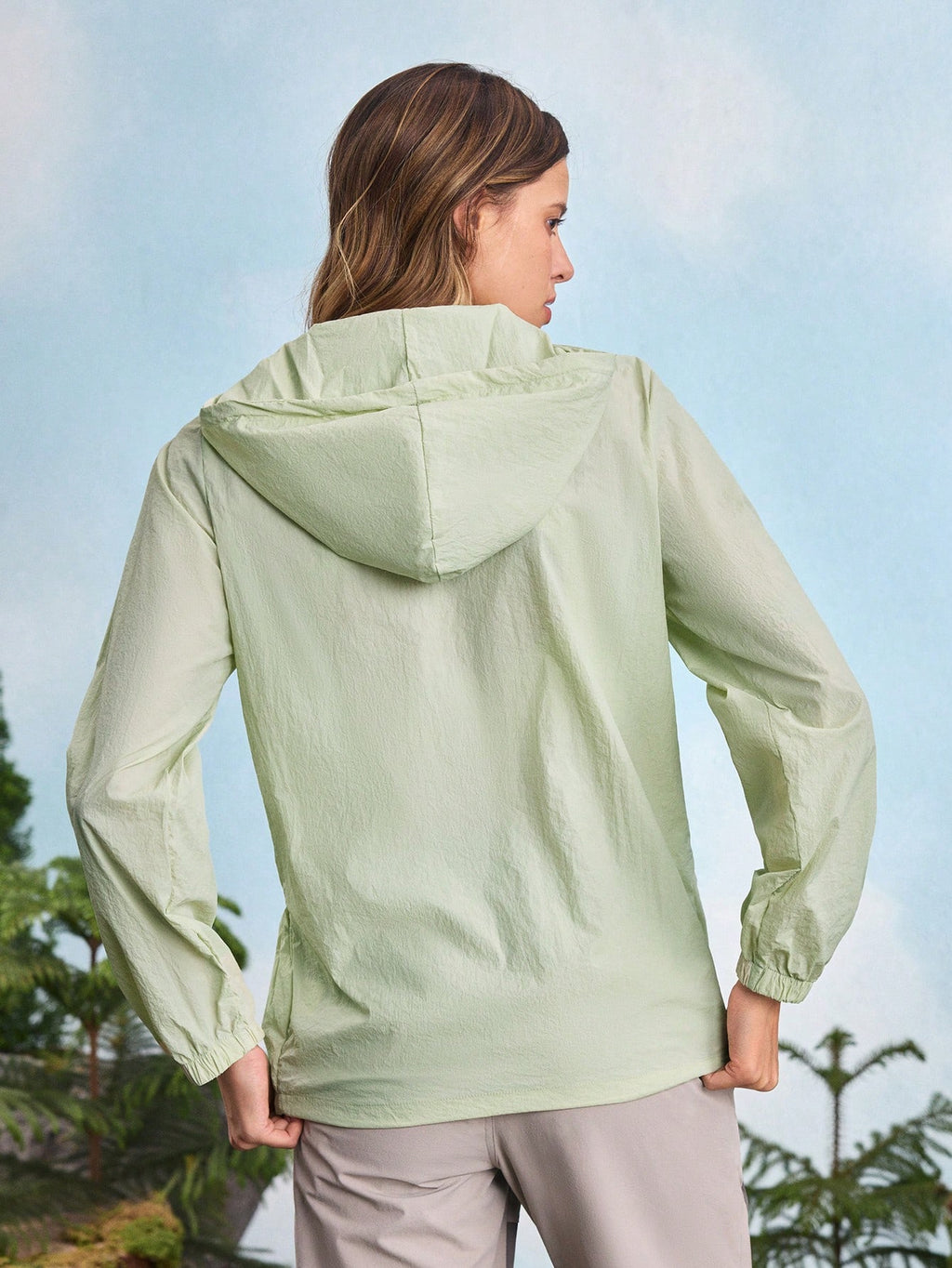 Cortaviento Outdoor Mujer – Capucha Ajustable Ultraliviana