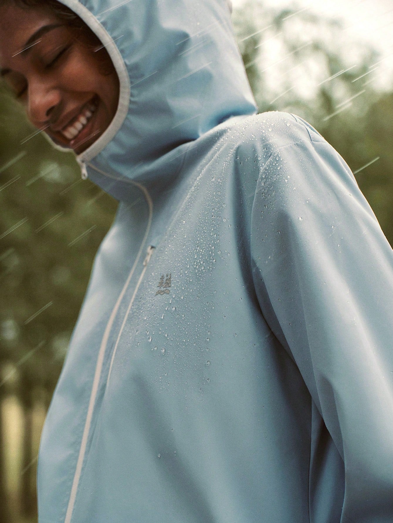 Cortaviento Impermeable con Capucha