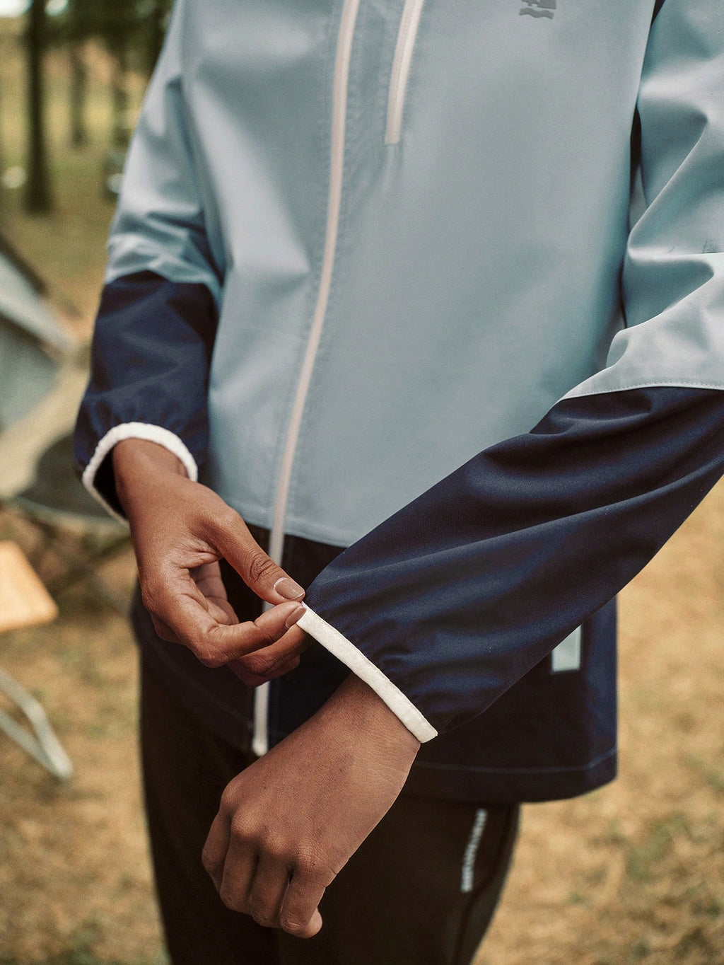 Cortaviento Impermeable con Capucha