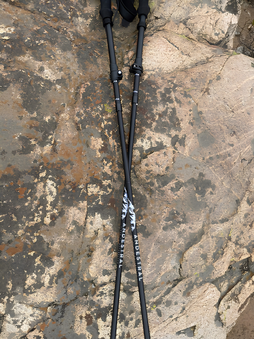 Bastón plegable de fibra de carbono ultra liviana.